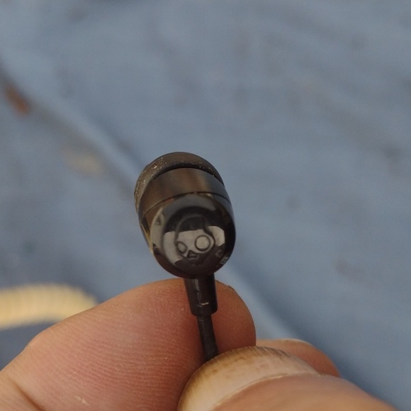 SkullCandy Black Wired Earbuds NWOT - Picture 2 of 3